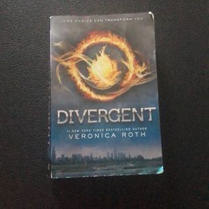 Divergent by Veronica Roth